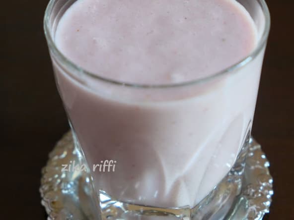 Milk shake aux fraises et aux dattes