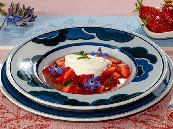 Minestrone de fraises, crème ricotta à la fève de Tonka