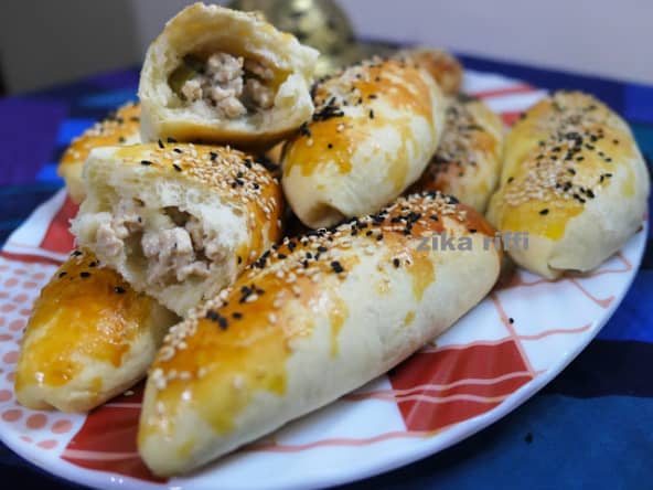 Petits pains hyper moelleux farcis de poulet, sauce crémeuse au fromage et olives