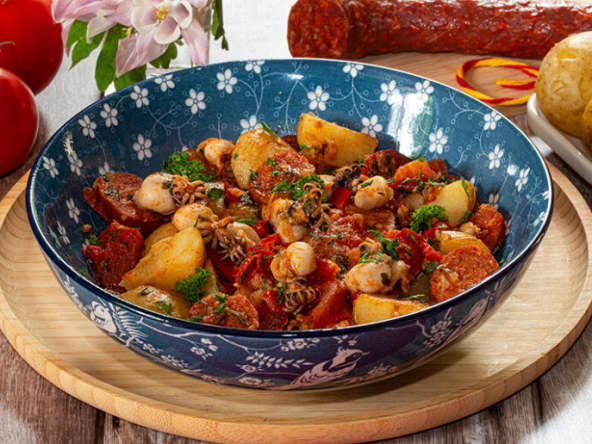 Petites seiches (chipirones) au chorizo et aux pommes de terre de Noirmoutier