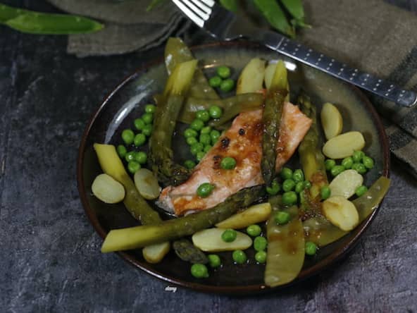 Saumon aux légumes primeurs et sauce soja au citron vert