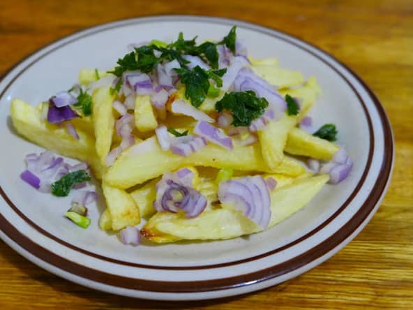 Frites de pommes de terre aux oignons