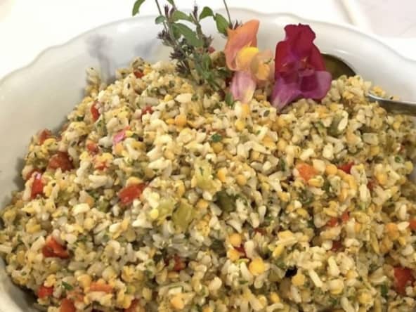 Salade de lentilles de lentilles corails et concombre