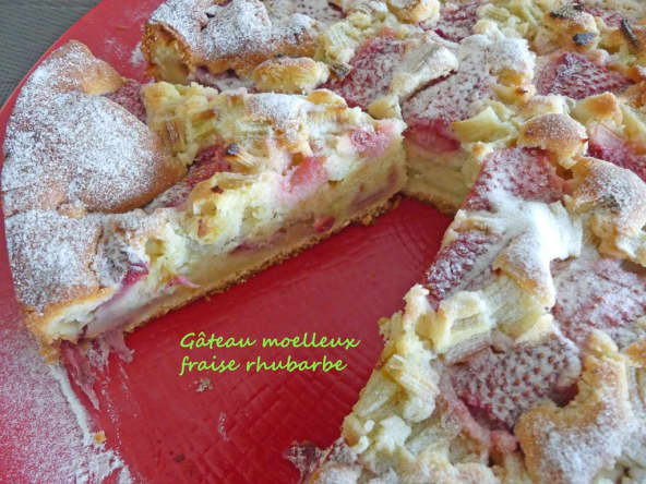 Gâteau moelleux fraise rhubarbe