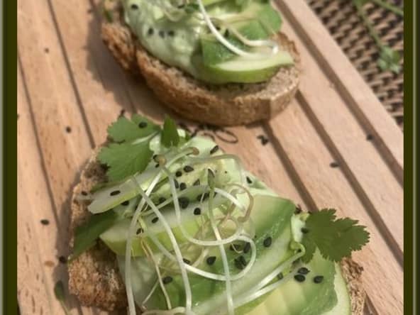 Toasts à l’avocat et pommes Granny