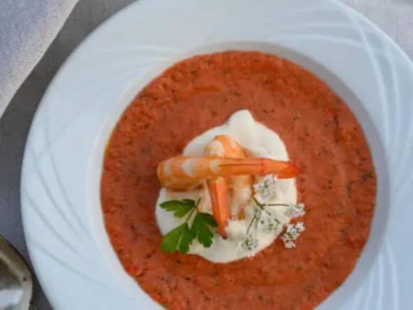 Gaspacho à la coriandre, mousse parfumée au thé fumé