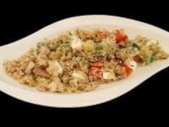 Salade quinoa avec feta, thon et avocat