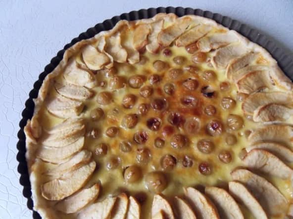 Tarte aux raisins, pommes et amandes