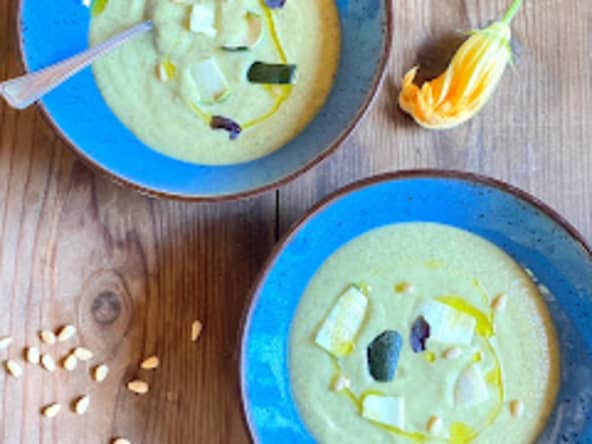 Soupe froide de courgettes au lait de coco