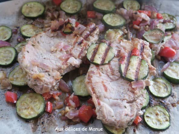 Côtes de porc et légumes marinés à la bière à la plancha