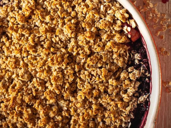 Crumble de fin d'été aux prunes rouges aux flocons d’avoine
