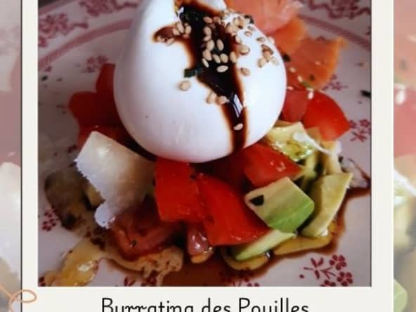 Burratinas sur tartare de tomates avocats et au saumon fumé