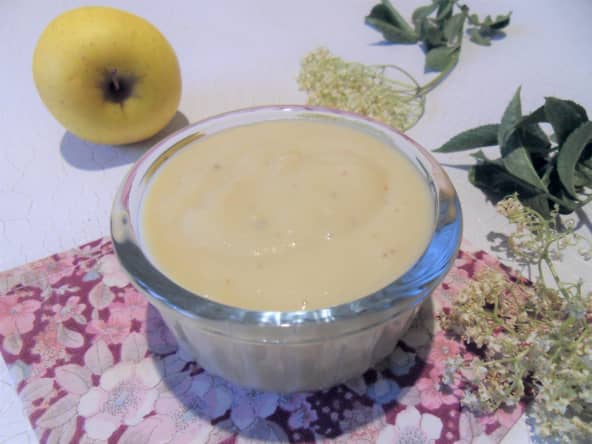Compote de pommes au curd de fleurs de sureau