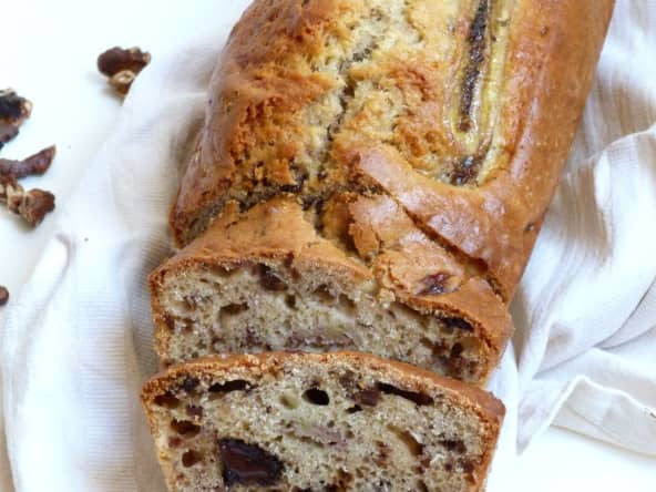 Banana bread sans beurre au chocolat et aux noix torréfiées