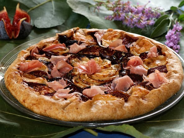 Tarte rustique aux figues, miel et chèvre