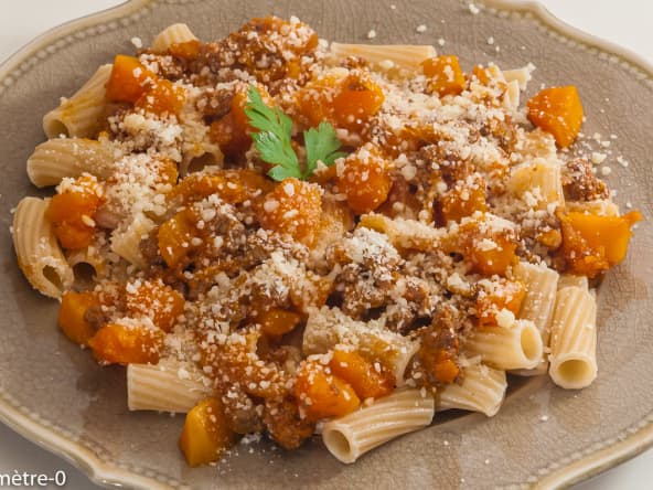Pâtes à la bolognaise et à la courge butternut