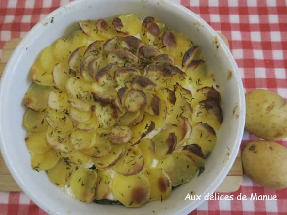 Gratin de pommes de terre et épinards au saucisson à l'ail et brousse de brebis