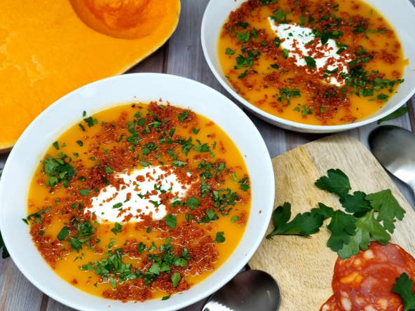 Velouté de butternut au chorizo et à la mozzarella burrata