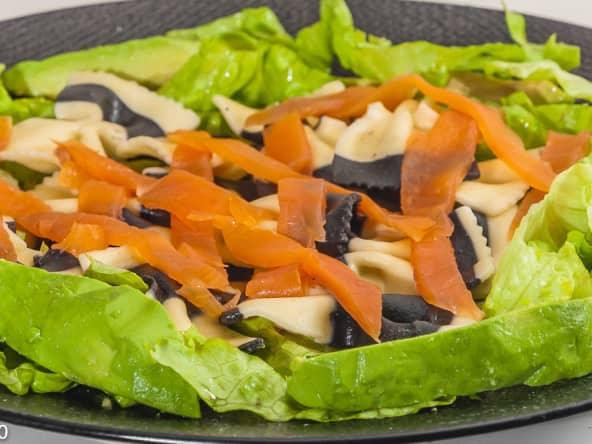 Salade de pâtes à la truite fumée et à l’avocat