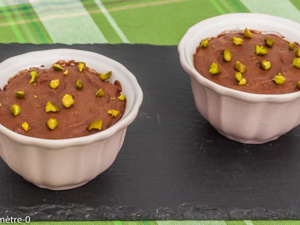 Mousse au chocolat aux éclats de pistache