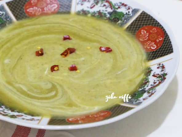 Soupe de pois cassés, rutabaga, poireau et pommes de terre