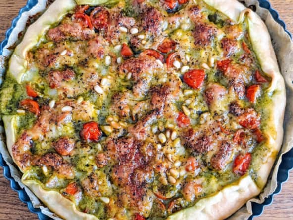 Tarte au pesto, mozzarella et tomates