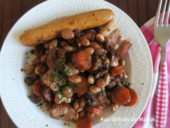 Haricots coco aux carottes et knacks au vin rouge