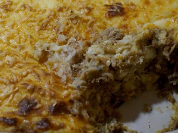 Hachis parmentier traditionnel à l'ancienne avec des restes de pot-au-feu