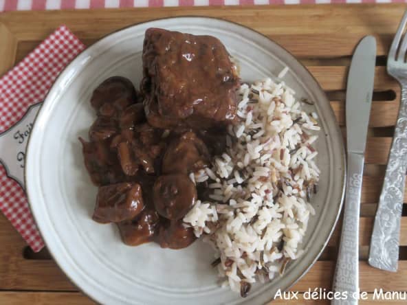 Filet mignon au vin rouge et champignons