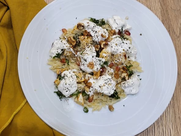 Salade de pâtes au céleri-rave rôti, grenade, zaatar et menthe