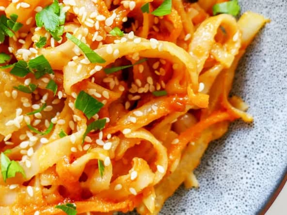 Pad thaï aux cacahuètes et sriracha