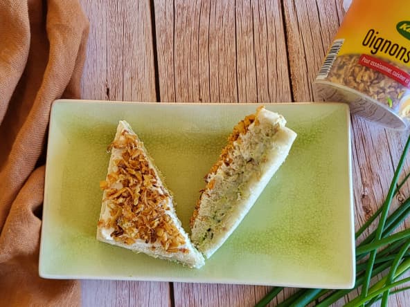 Club sandwich avocat thon et oignons frits