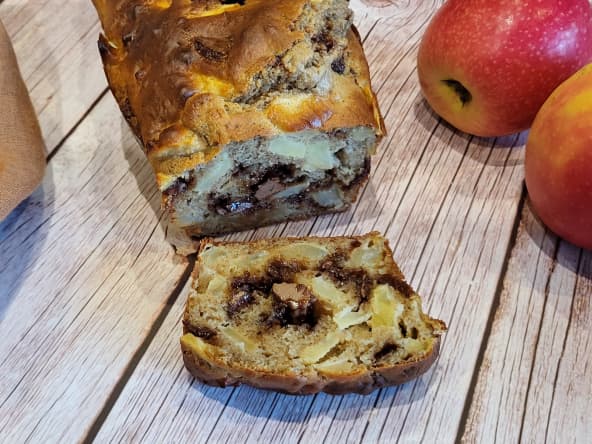 Cake gourmand à la farine de châtaigne, pommes et chocolat