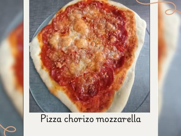 Pizza au chorizo et mozzarella