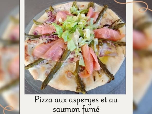Pizza aux asperges vertes et au saumon fumé