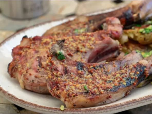 Côtelettes d'agneau à la moutarde cuisson au barbecue d'après Laurent Mariotte