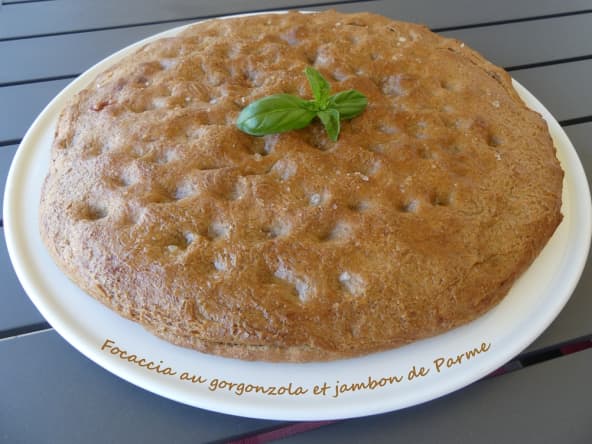 Focaccia à la farine complète au gorgonzola et jambon de Parme 