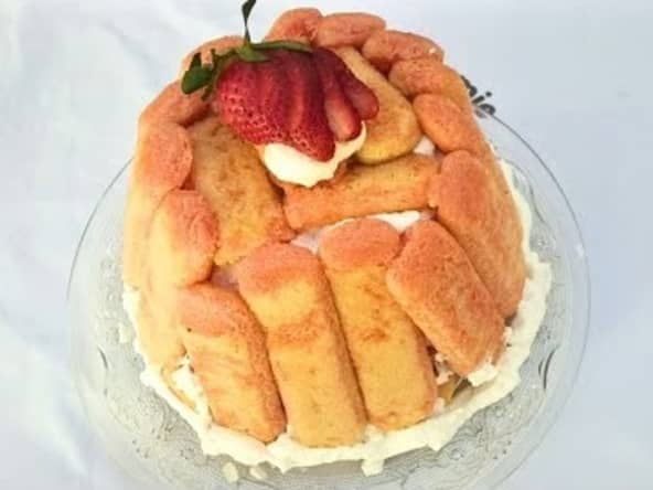 Charlotte aux fraises et à la crème fraîche