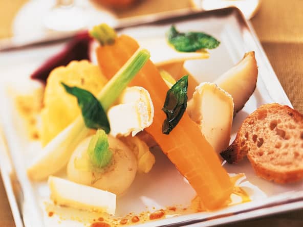 Jeunes légumes de saison croquants avec copeaux de Charolais AOP