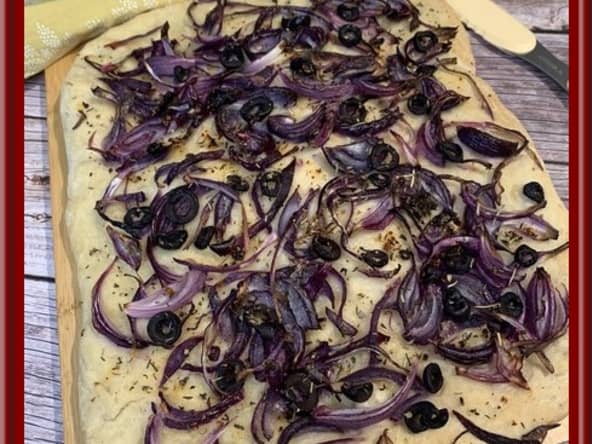 Focaccia aux oignons rouges