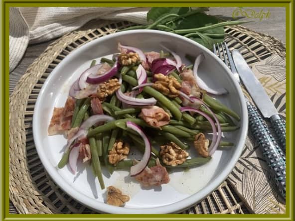 Haricots verts au lard grillé et aux noix