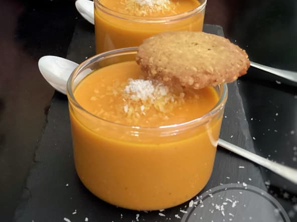 Verrines de velouté de carottes au lait de coco