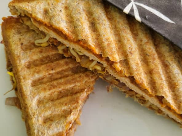 Croque-monsieur asiatique au beurre de cacahuètes et purée de piment