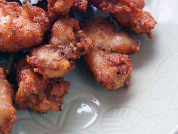 Poulet frit à l'ail et au poivre