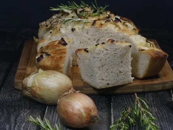 Focaccia oignons romarin