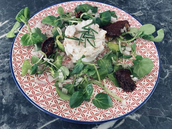 Effiloché de filet de bar en salade