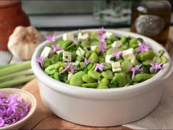Salade aux fèves fraîches herbes et feta