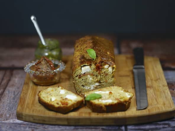 Cake tomates confites feta et pignons