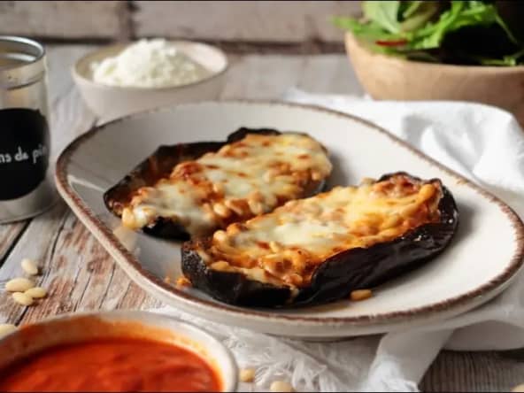 Aubergines farcies à la sauce tomate, parmesan et mozzarella
