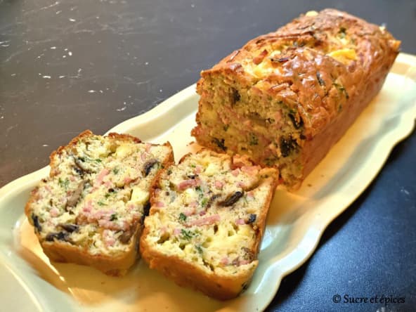 Cake salé aux jambon, fromage et champignons
